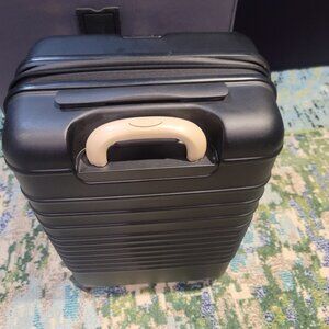 BEIS The Carry-On Roller Suitcase 22" - DEFECTIVE